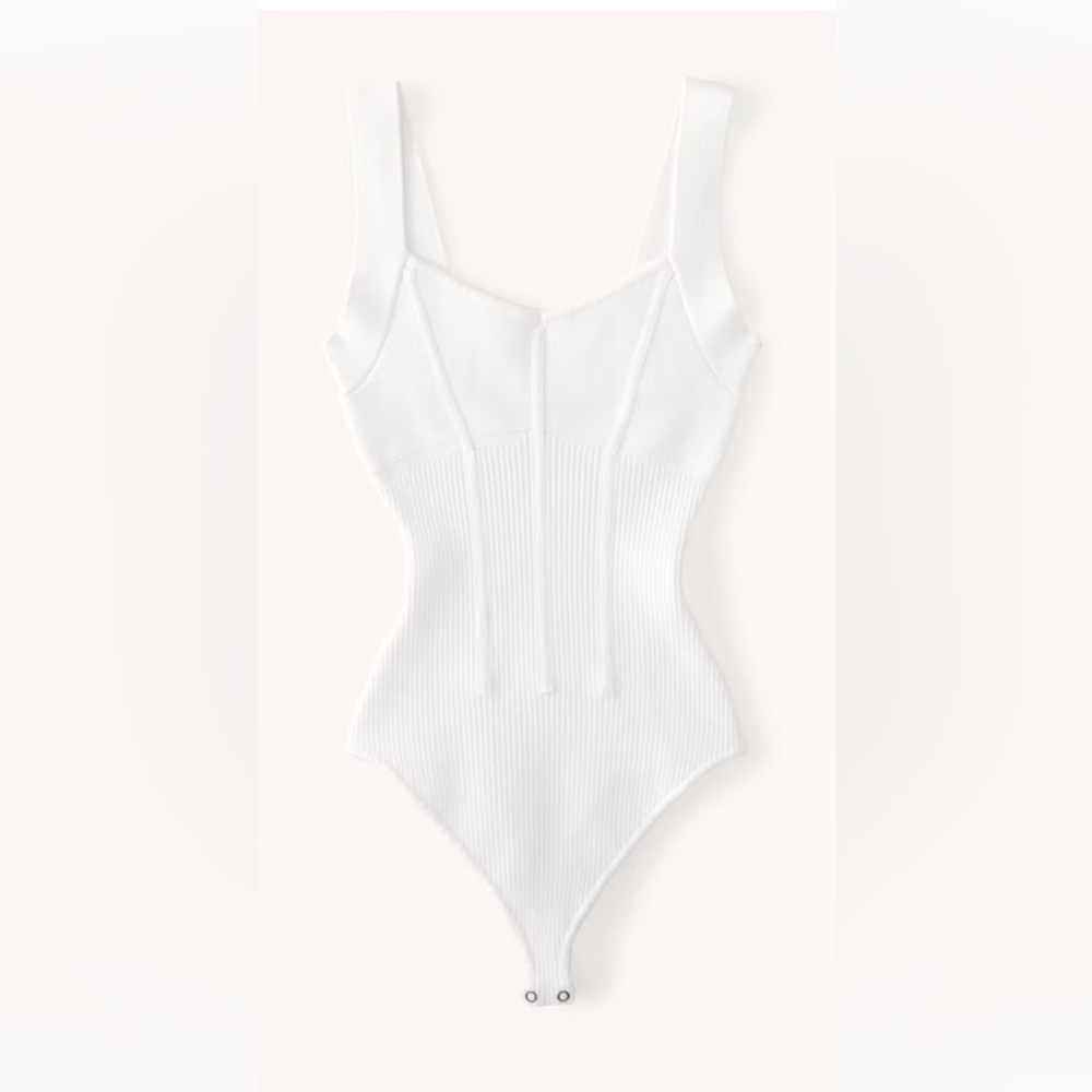 NWT / Abercrombie Elevated Mixed Rib Knit V-Neck Bodysuit | white